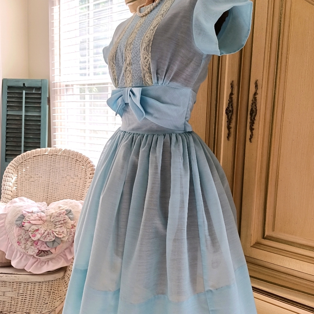 STUNNING, RARE VINTAGE 1950S PARTY DRESS WITH PINTUCKS, LACE AND CRINOLINE! - Picture 15 of 15